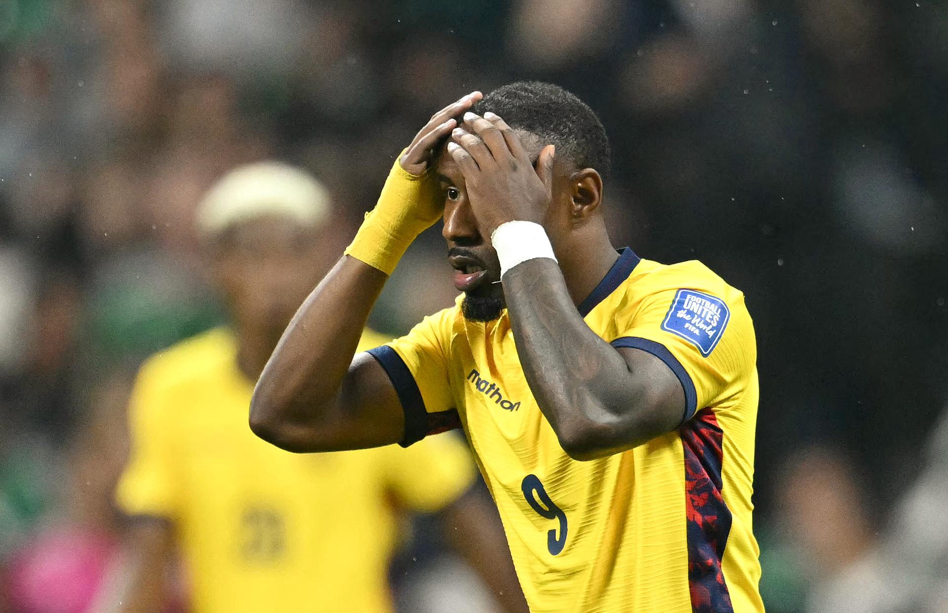 ¡Todo el fútbol ecuatoriano está de pie para aplaudir a IDV que pasó a 8vos de Final! featuring Ecuador