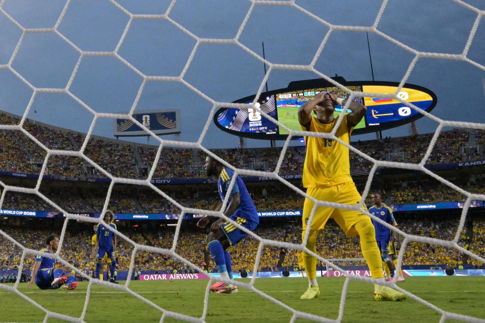 ¡Desilusión total por la Tricolor al no poder ganar en el Mundial! featuring Ecuador