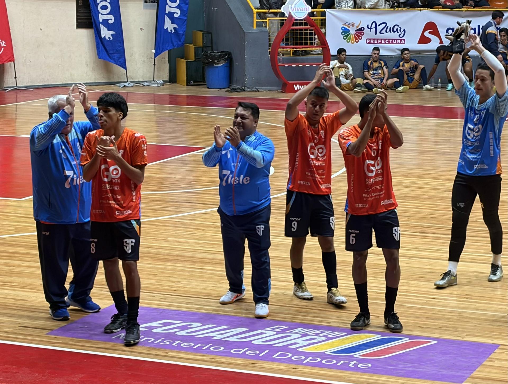 Una noche de 13 goles abrió el Mundialito
