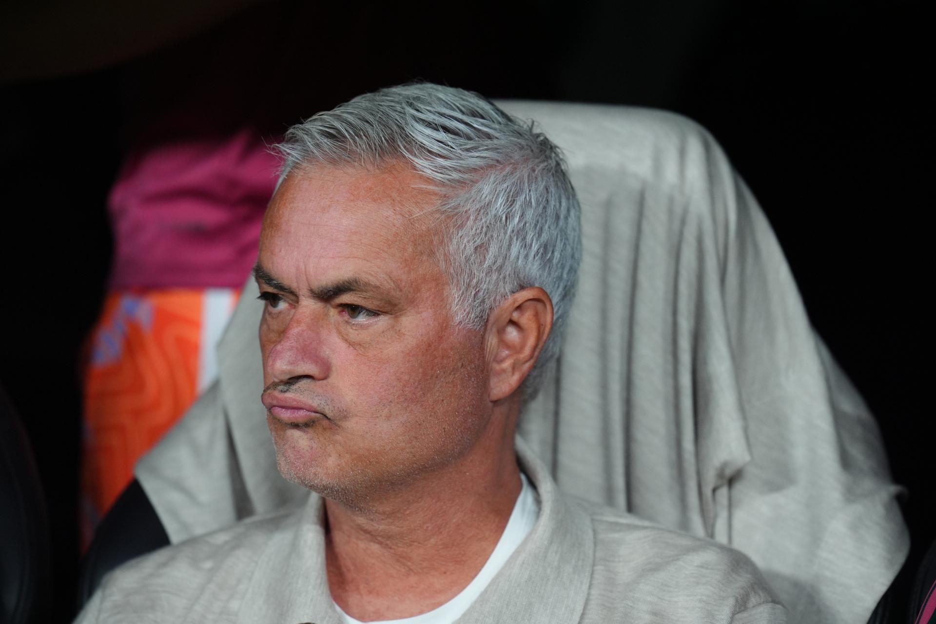 Mourinho vuelve al Bernabéu tras 4.834 días y recibe ovación featuring José Mourinho
