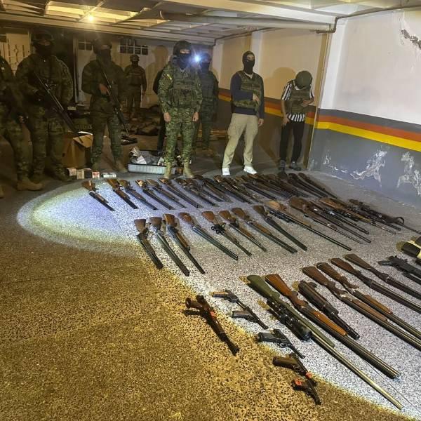 Ejército ecuatoriano incauta arsenal en Quito